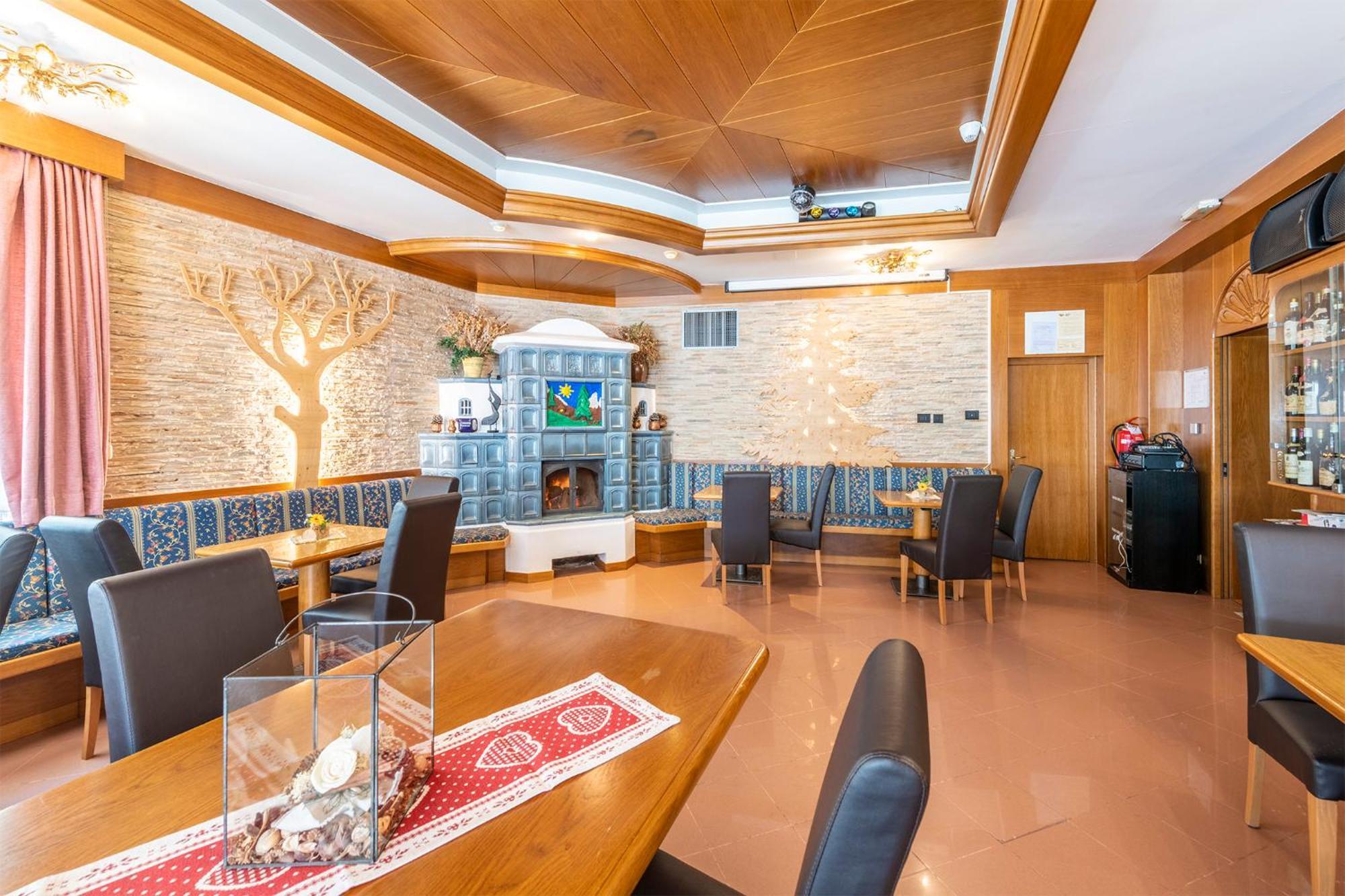Hotel Alpino Wellness & Spa 페이오 폰티 외부 사진