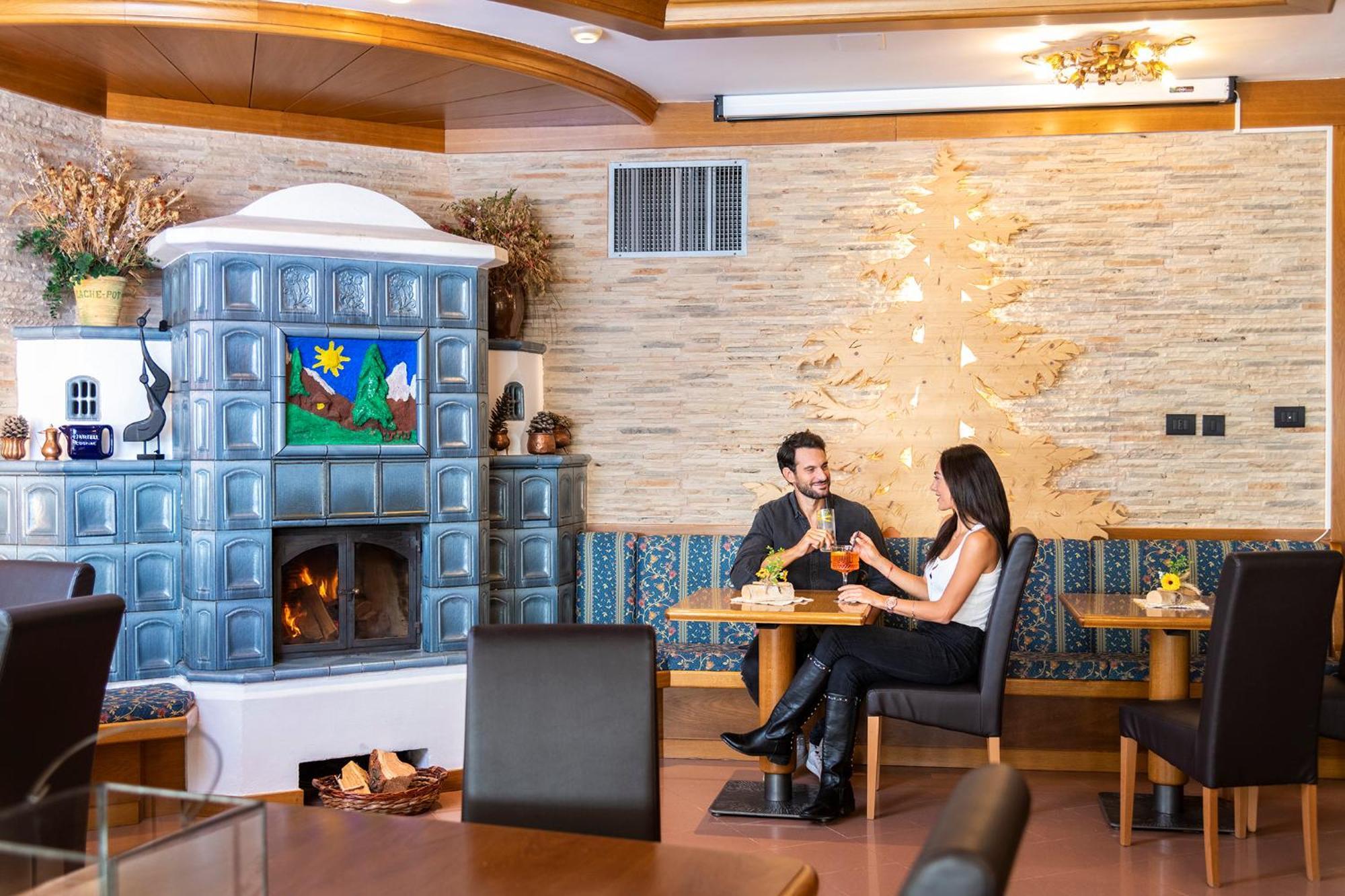 Hotel Alpino Wellness & Spa 페이오 폰티 외부 사진