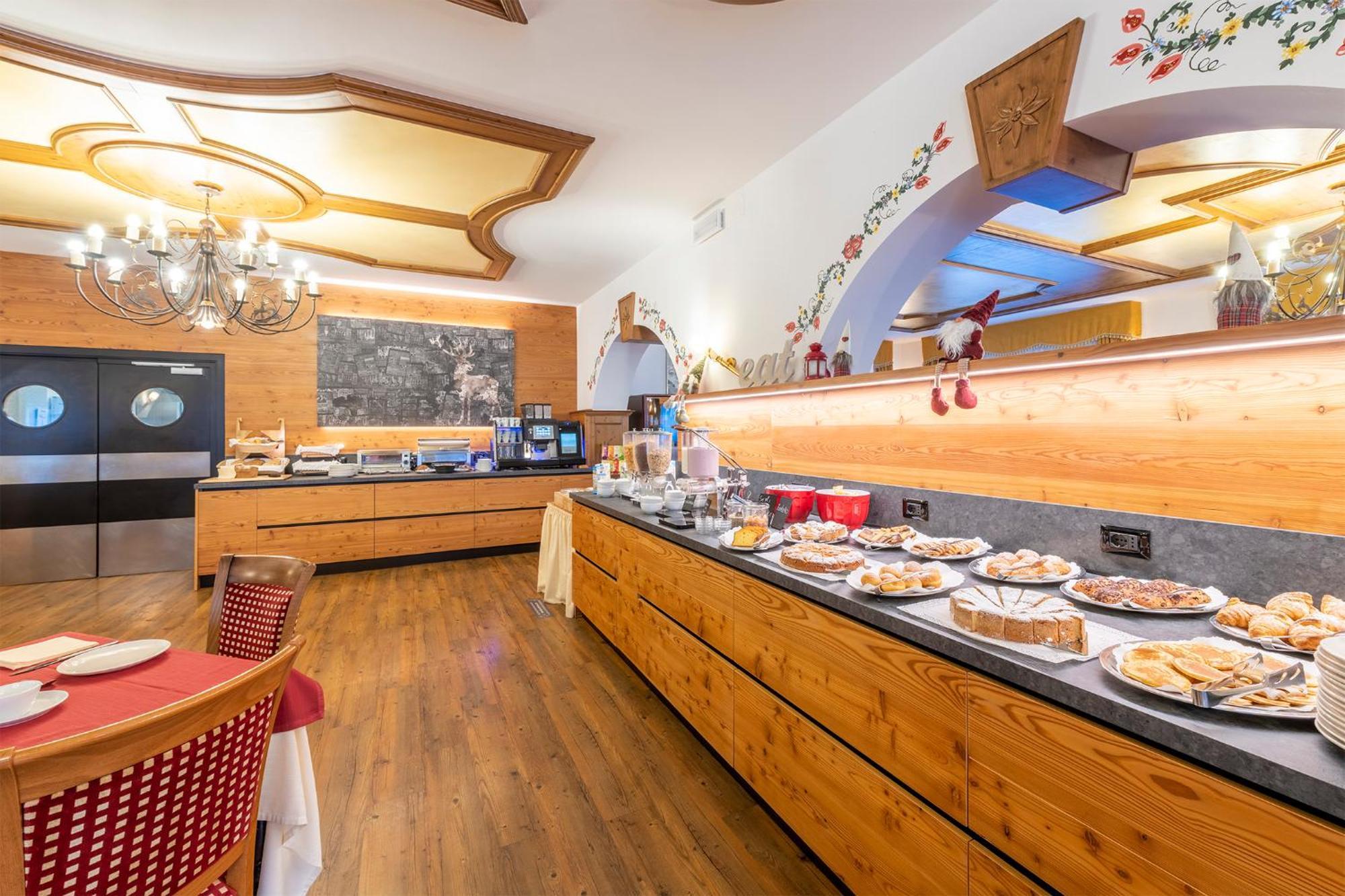 Hotel Alpino Wellness & Spa 페이오 폰티 외부 사진