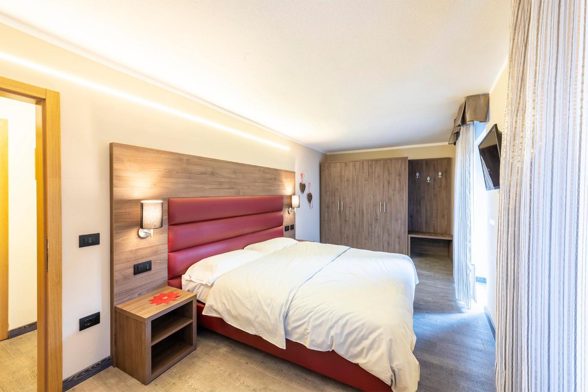 Hotel Alpino Wellness & Spa 페이오 폰티 외부 사진