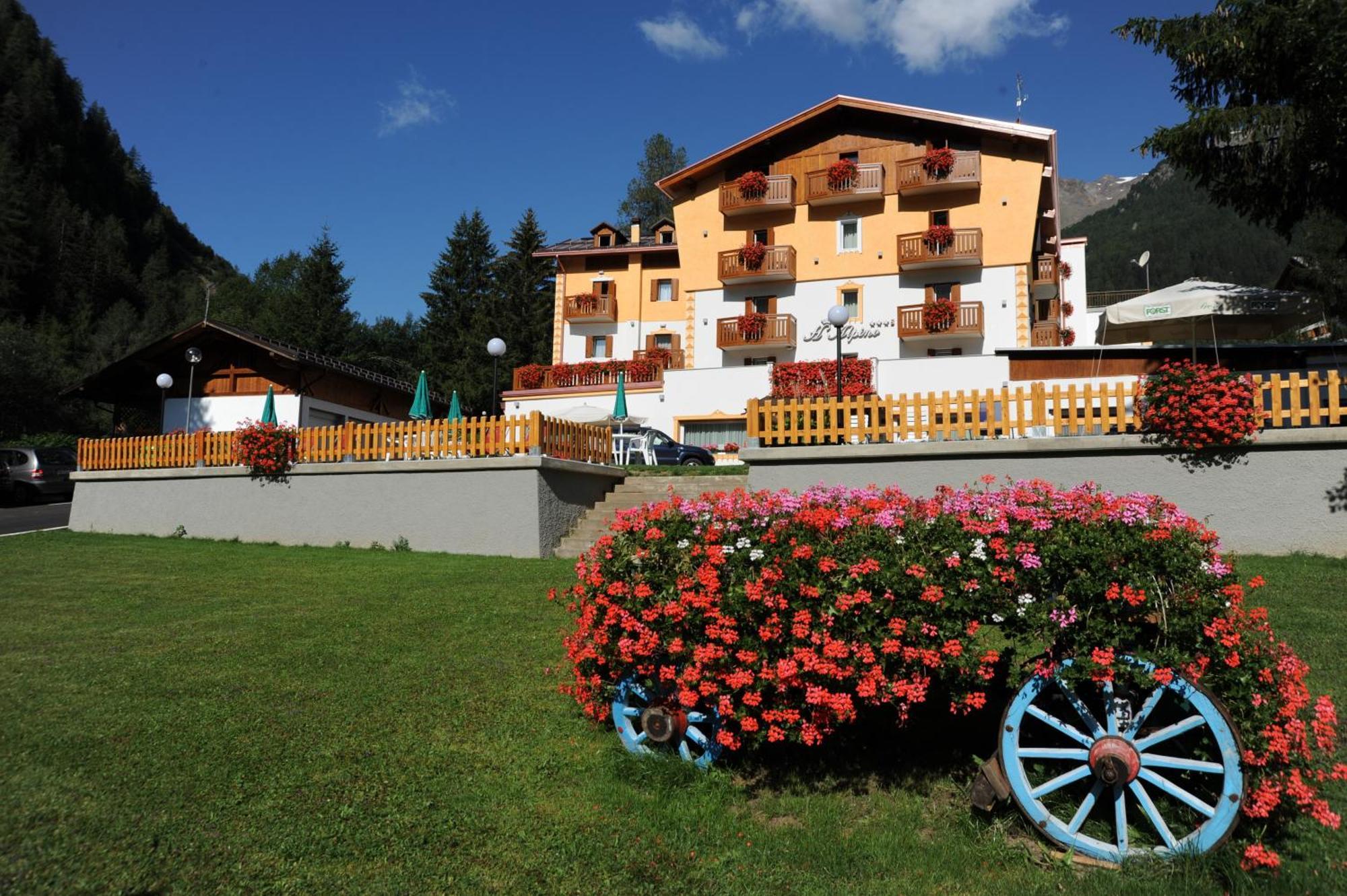 Hotel Alpino Wellness & Spa 페이오 폰티 외부 사진